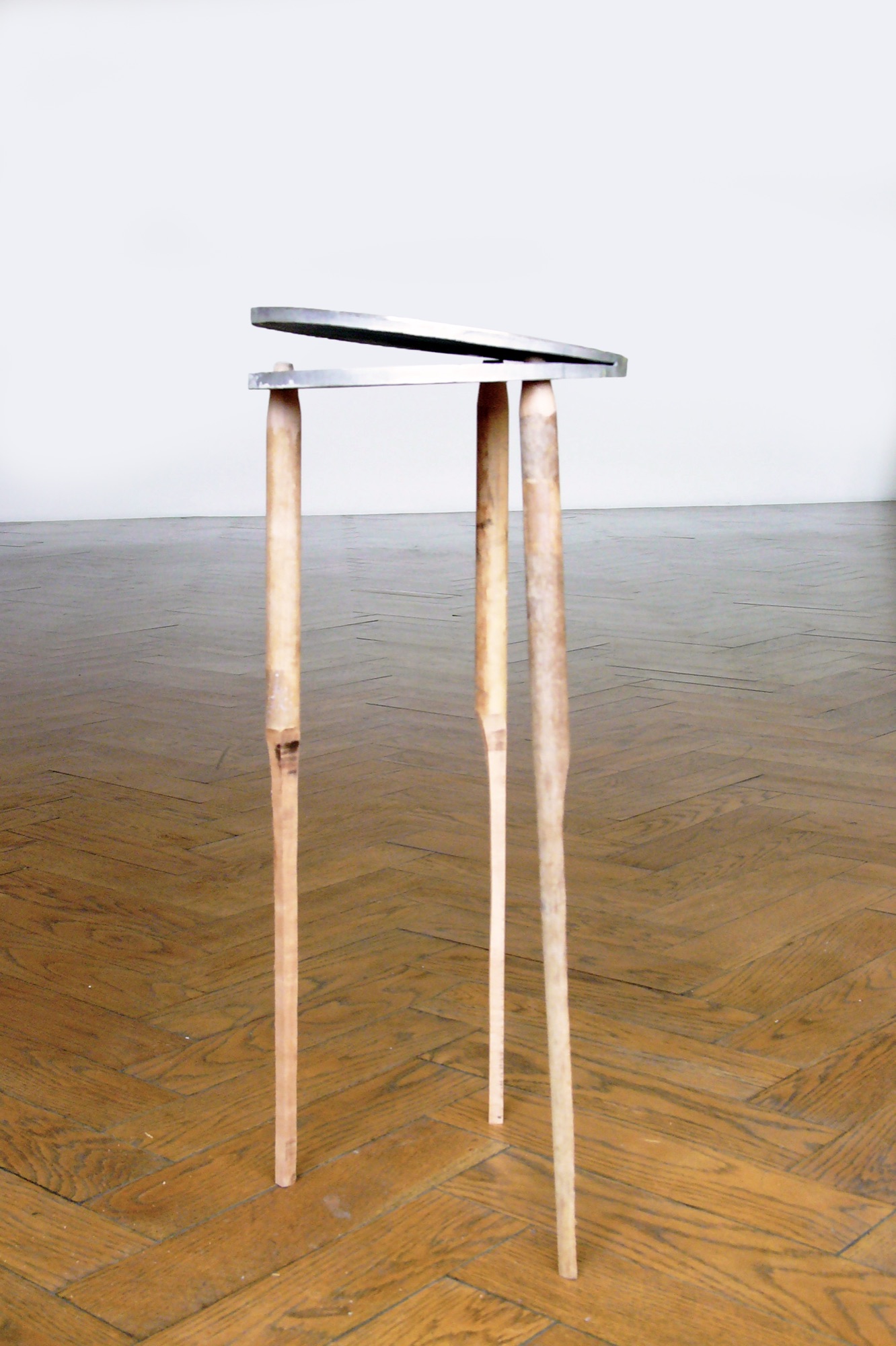 L.A. valet | 2010 | electroplated cast aluminium, wood | 50 x 30 x 30cm