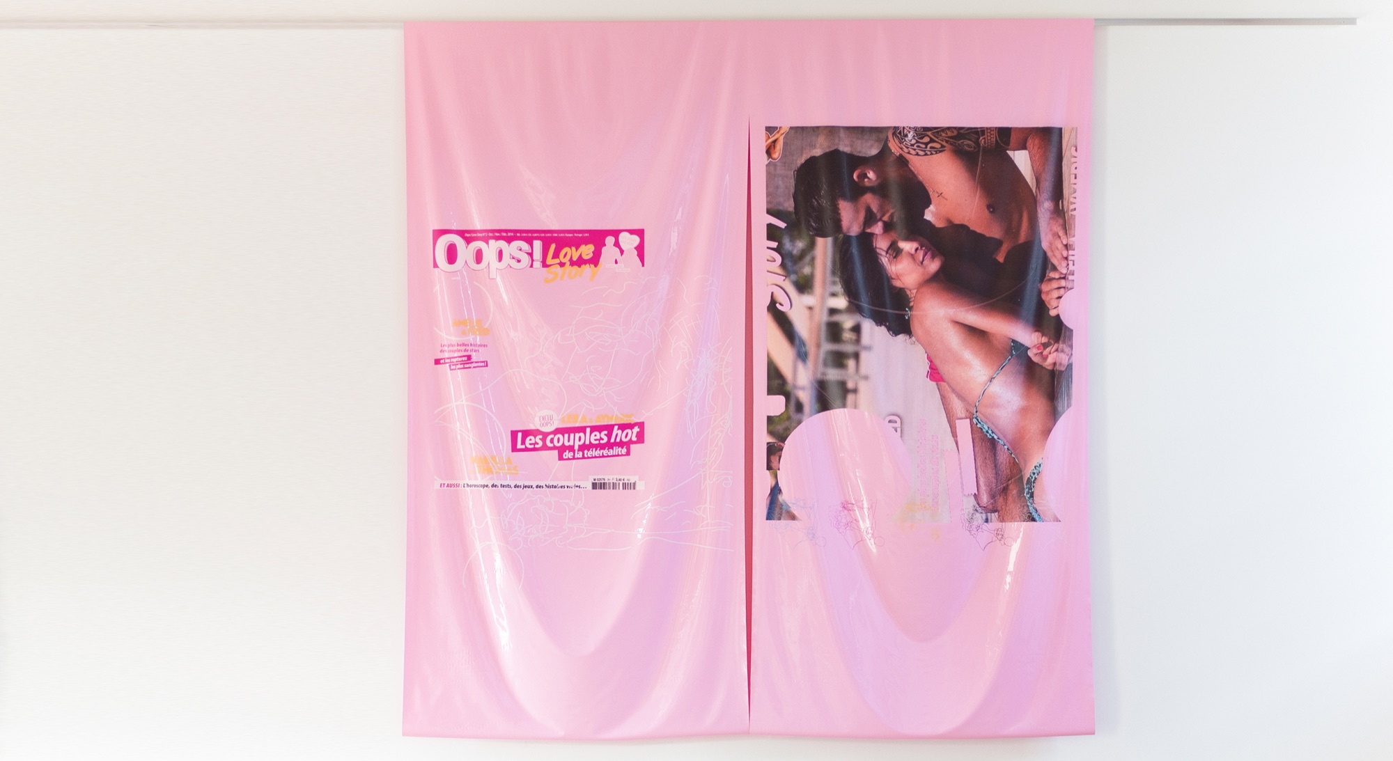 Oops! Lovestory Les couples hot de la téléréalité | (in collaboration with Halvor Rønning) | 2014 | uv print and alcohol ink on pvc, aluminium profile | 200 x 250 cm | https://lasalledebains.net/archive/page/257/les_nouvelles_nouvelles_libertes_accesorios_especiales