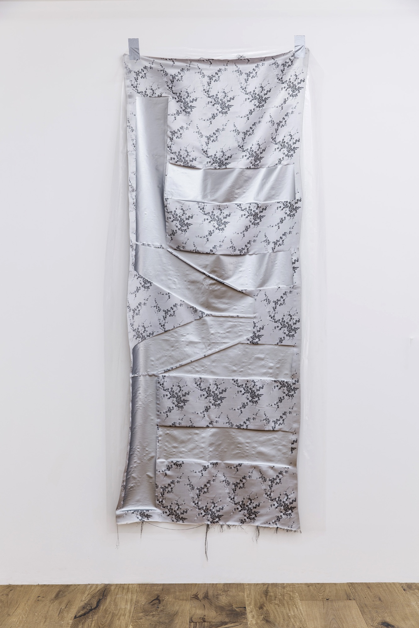 TMT (silver) | 2015 | heat foil on synthetic jacqard, plastic | 250 x 80 cm