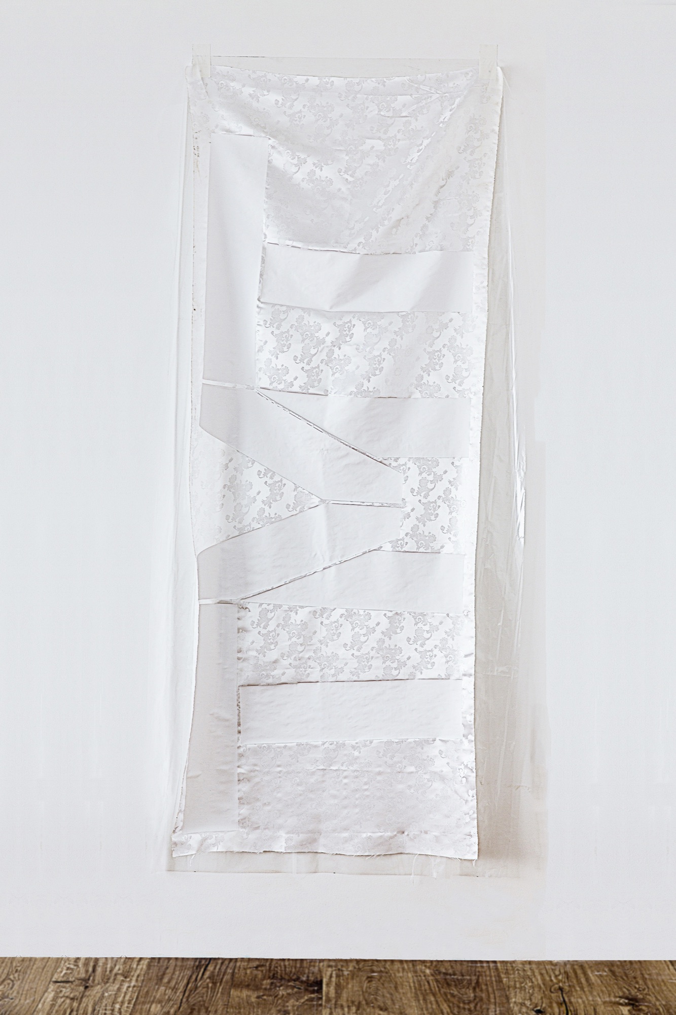 TMT (white) | 2015 | heat foil on synthetic jacqard, plastic | 250 x 80 cm